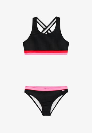 Zwart geribd tweedelig badpak met roze en rode biezen, bestaande uit een sportief topje met gekruiste rug en bijpassende bikinibroekjes.