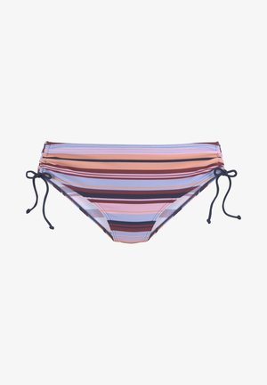 Bikini hlačke s črtami, ki vsebujejo vodoravne pasove v roza, modri in češnjevo rdeči barvi. Prilagodljive vezalke na straneh, zgrnjen teksturiran pas.