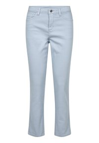 Jean en denim bleu clair avec une coupe slim, doté d'une fermeture à boutons sur le devant, de passants pour ceinture et de deux poches avant. Texture lisse, coutures minimales.