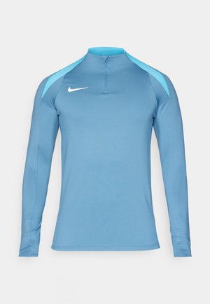 Lichtblauw sportshirt met lange mouwen en een kwart ritssluiting, contrasterende lichtblauwe schouderaccenten en een wit Nike-logo op de borst.
