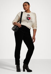 Lauren Ralph Lauren Woman INTARSIA KNIT CREST COTTON SWEATER - Džemperis - mascarpone cream multi