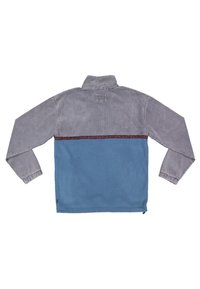 Fleece bunda so šedým kordom v hornej časti, modrou dolnou časťou, vysokým golierom, elastickými manžetami a vzorovaným horizontálnym pásom.