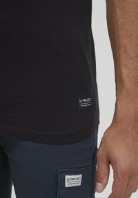 11 Project PRANANDO - T-shirts - black