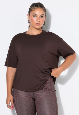 Studio Untold, OVERSIZED SHORT SLEEVE PERFORMANCE TEE - T-shirt basic - mahogany brown