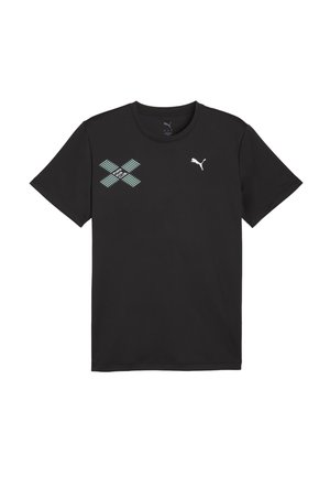 Sort kortærmet Puma t-shirt med hvid Puma-logo på højre bryst og stribet blå-grøn "PUMA RUN CLUB" grafik på venstre bryst.