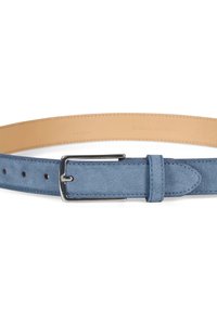 Blå semsket belte med glatt overflate, sølvmetallspenne og justerbare hull. Undersiden er i brun lær med sømdetaljer.