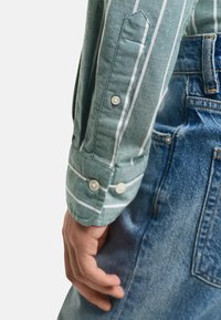 GANT Camisa - deep forest green