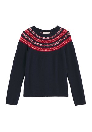 Marineblauwe trui met lange mouwen, voorzien van een rood en grijs patroon op de schouders. Gemaakt van zacht materiaal, met een ronde halslijn.