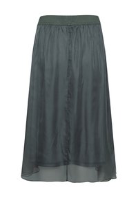 Mörkgrön midijupe med rynkad elastisk midja och flödande genomskinligt tygöverdrag.
