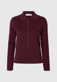 Pikad varrukad burgundia värvi kudumistooted, nuppudega kaelus ja klassikaline krae, mõeldud naistele, heledal hallil taustal.