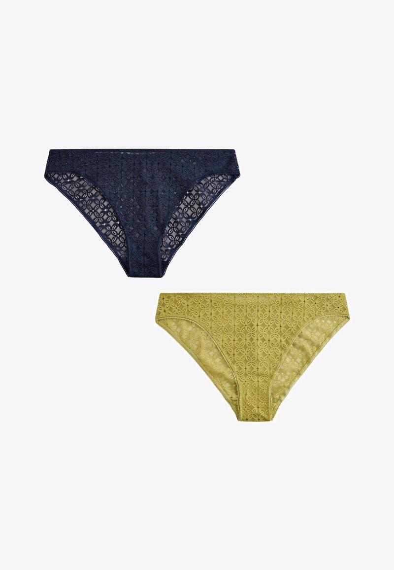 Deux sous-vêtements bikini en dentelle, en bleu marine et vert olive, présentés à plat sur un fond blanc.