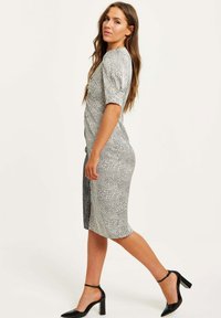 Liquorish MONO POLKA DOT PRINT KNOT FRONT MIDI WITH SHORT  - Day dress - black white