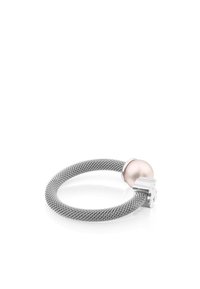 Bracciale in rete argentata con una perla tonda liscia di un delicato rosa pallido e una chiusura lucida con un logo decorativo.
