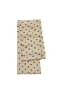 Tkań szalik w kolorze kremowym z wzorem w jodełkę, ozdobiony małymi żółtymi motywami kwiatowymi, wykończony postrzępionymi krawędziami, o miękkiej fakturze.