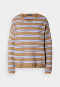 Pull marron col rond avec des rayures horizontales bleu clair et manches longues, tissu en maille, étiquette de marque à l'intérieur du col.