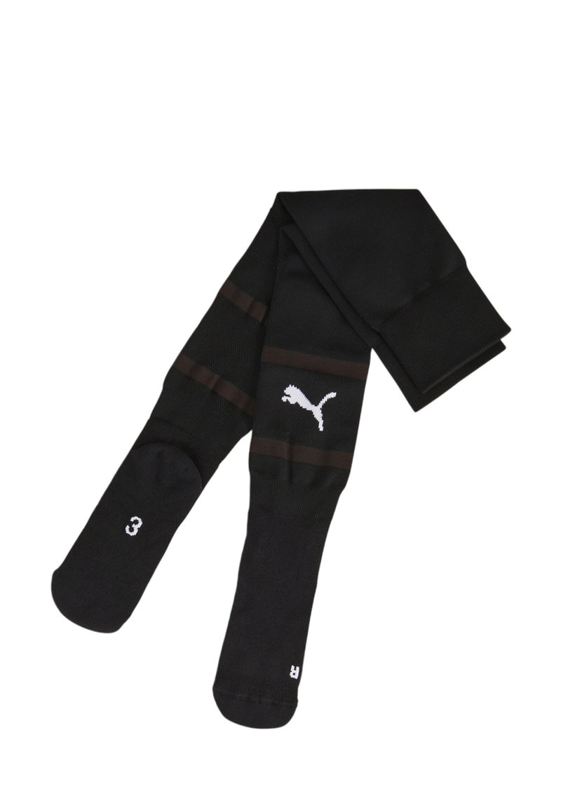 Schwarze Socken aus strukturiertem Stoff, mit zwei dunkelbraunen Streifen, weißem Puma-Logo und weißen Größenangaben auf der Sohle.