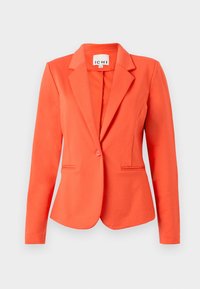 Blazer orange corail en tissu lisse, avec un col à revers cranté, une fermeture simple bouton et deux poches avant aux lignes épurées.