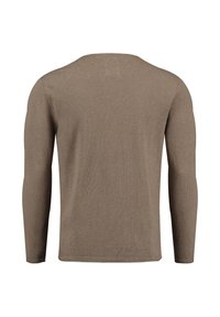 Brauner langärmeliger Pullover mit rundem Halsauschnitt. Hergestellt aus weichem Strickmaterial mit glatter Textur und figurnaher Passform.