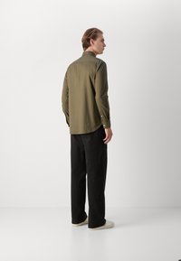 Tommy Hilfiger SHIRT - Camicia - olive