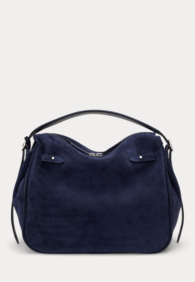 Tamsiai mėlynas zomšinis rankinės krepšys su minkštu, išlenktu siluetu, viršutine rankena ir užtrauktuko uždarymu. Yra sidabrinės detalės ir išorinės kišenės daiktams laikyti.