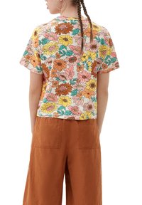 QS MIT ALLOVER - T-shirt print - beige