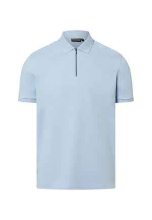 Jasnoniebieska koszulka polo z krótkim rękawem, kołnierzykiem i zamkiem błyskawicznym z przodu, przedstawiona na białym tle.