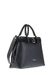 Borsa a tracolla in pelle nera texturizzata con due manici superiori, una tracolla removibile e un dettaglio in oro sulla parte anteriore.