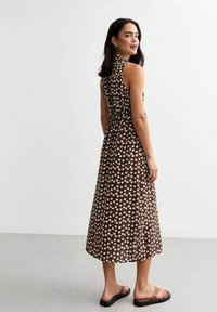 New Look POLKA DOT PATTERN SLEEVELESS - Blousejurk - brown pattern