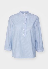 Blusa a strisce blu chiaro con colletto arricciato e patta frontale, con maniche a tre quarti e polsini a strisce.