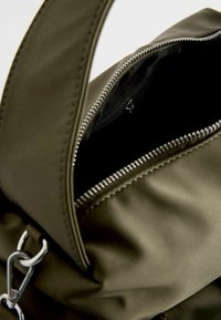 Next UTILITY SHOULDER REGULAR FIT - Rankinė - khaki green