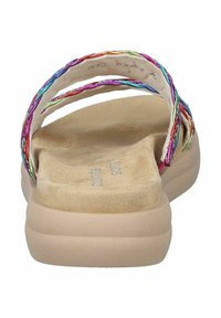 Cinghie intessute colorate in materiale sintetico. Soletta in suede beige con suola imbottita. Design piatto con punta arrotondata.