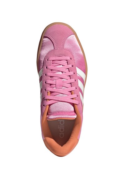 adidas gazelle silver green womens Retro sneakers met gekleurde zool beige  goedkopeschoenen.com
