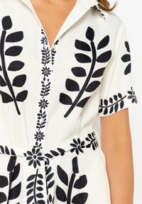 LolaLiza WITH PRINT - Blusenkleid - optical white