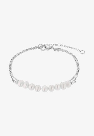 Zilveren armband met uniforme witte zoetwaterparels, verbonden door een delicate ketting, met een karabijnsluiter en verstelbare lengte.
