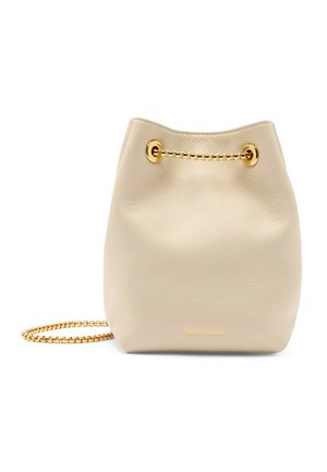 Borsa a secchiello in pelle beige con coulisse in catena d'oro e tracolla, design minimalista, piccolo logo Trussardi sul davanti.