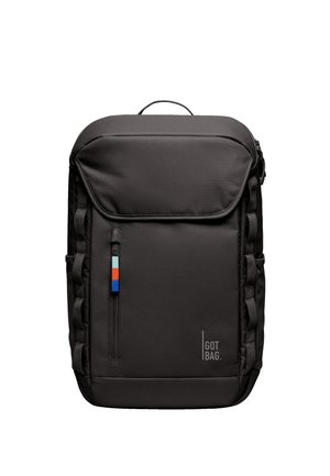 Schwarzer rechteckiger Rucksack mit oberem Tragegriff, vertikaler Reißverschlusstasche mit blauem, rotem und hellblauem Zipperanhänger sowie "GOT BAG"-Logo auf der Vorderseite.