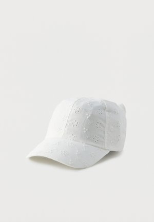 Casquette blanche avec motifs floraux brodés et visière incurvée, présentée sur un fond clair uni.