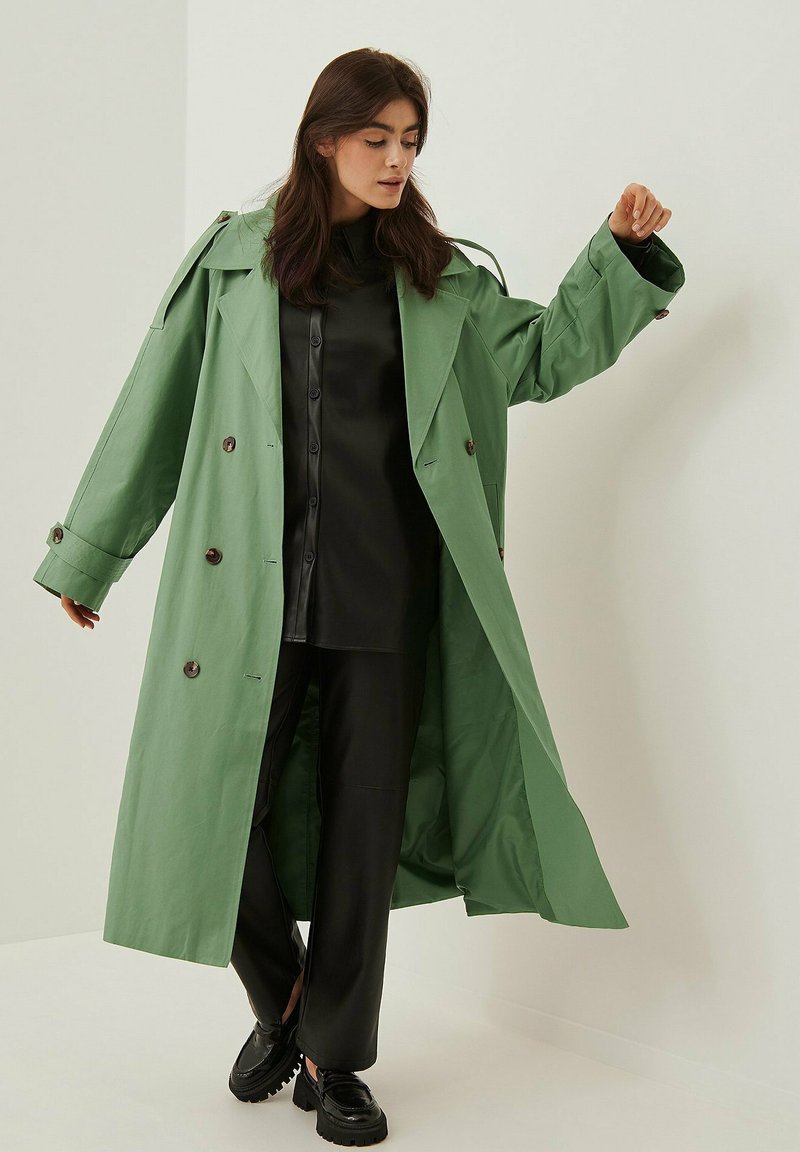 NA-KD Trenchcoat groen