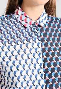 Emily van den Bergh Blus - blue