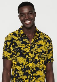 Koroshi SHORT SLEEVE - Ing - amarillo yellow