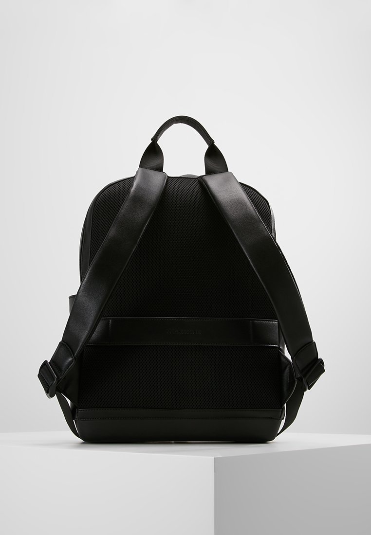 moleskine pro backpack