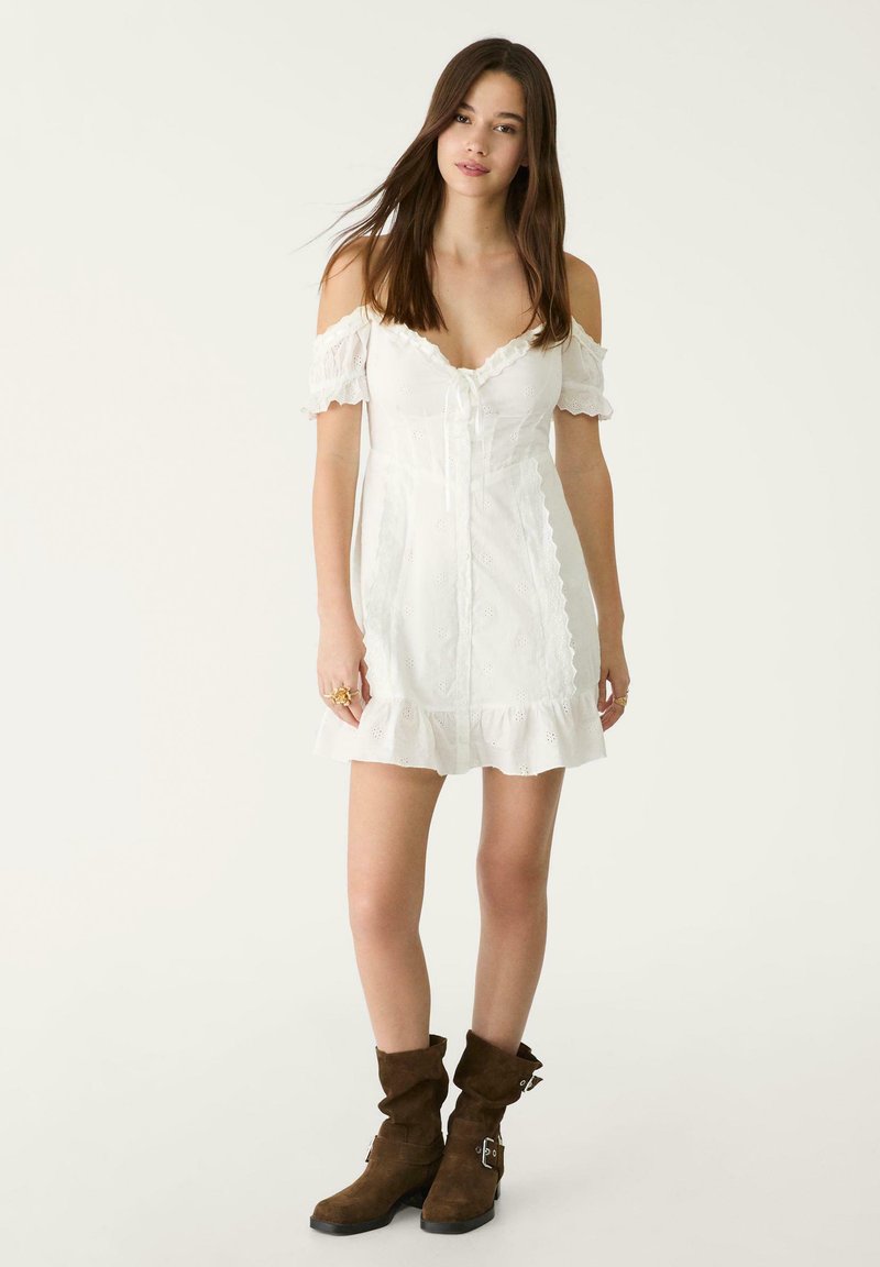 Stradivarius FLOWING EMBROIDERED - Shirt dress - white - Zalando Stradivarius FLOWING EMBROIDERED - Shirt dress - white - Zalando