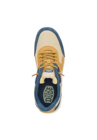 Sneaker con tomaia in tela beige, accenti in pelle scamosciata blu e tallone in pelle gialla. Presenta lacci beige, occhielli rossi e una soletta con logo.