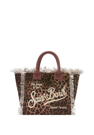 Borsa tote con stampa leopardata, bordi sfrangiati, manici marroni e scritta "The place to be Saint Barth Summer Paradise" sul davanti.