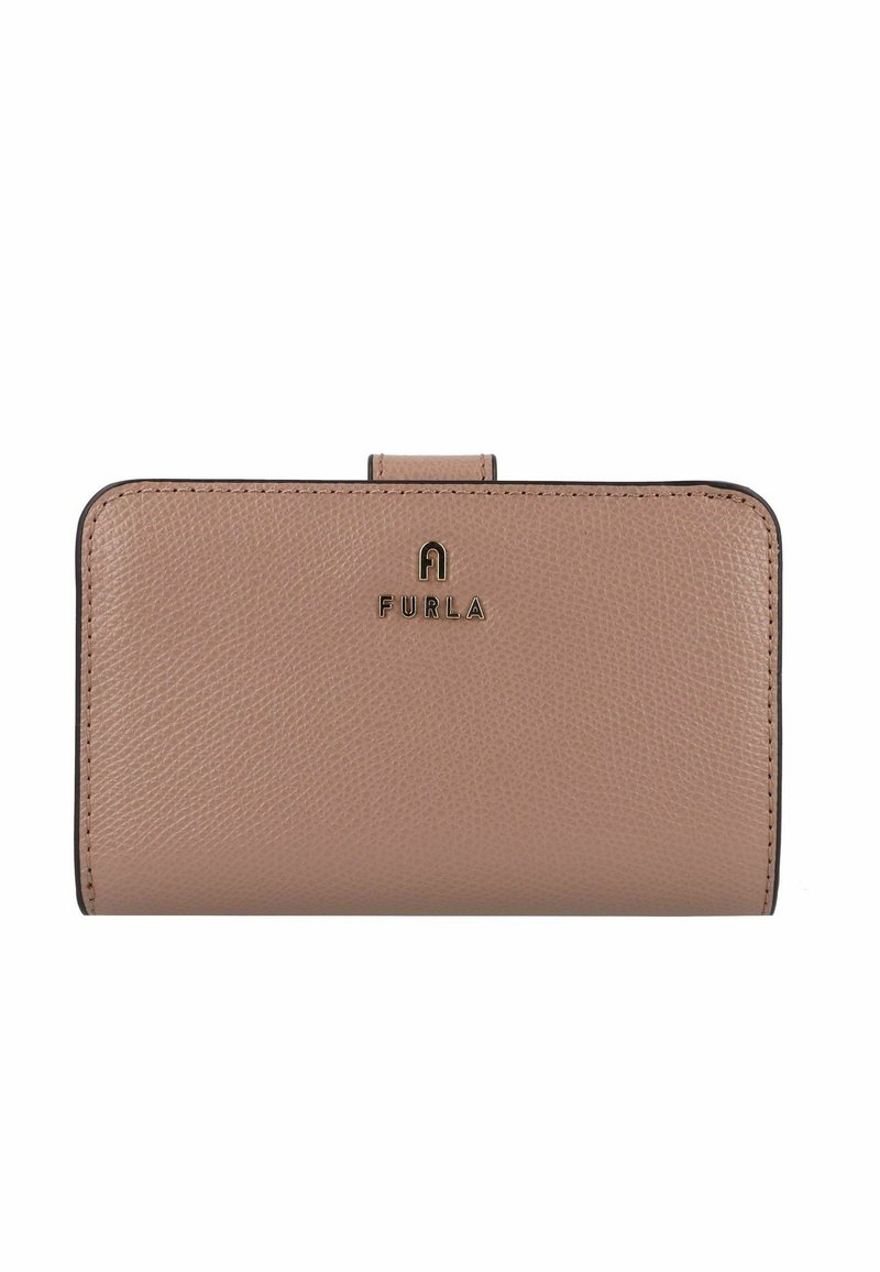 Cartera Furla en cuero texturizado rosa claro. Forma rectangular con un acabado liso, con un logo dorado y detalles en negro.