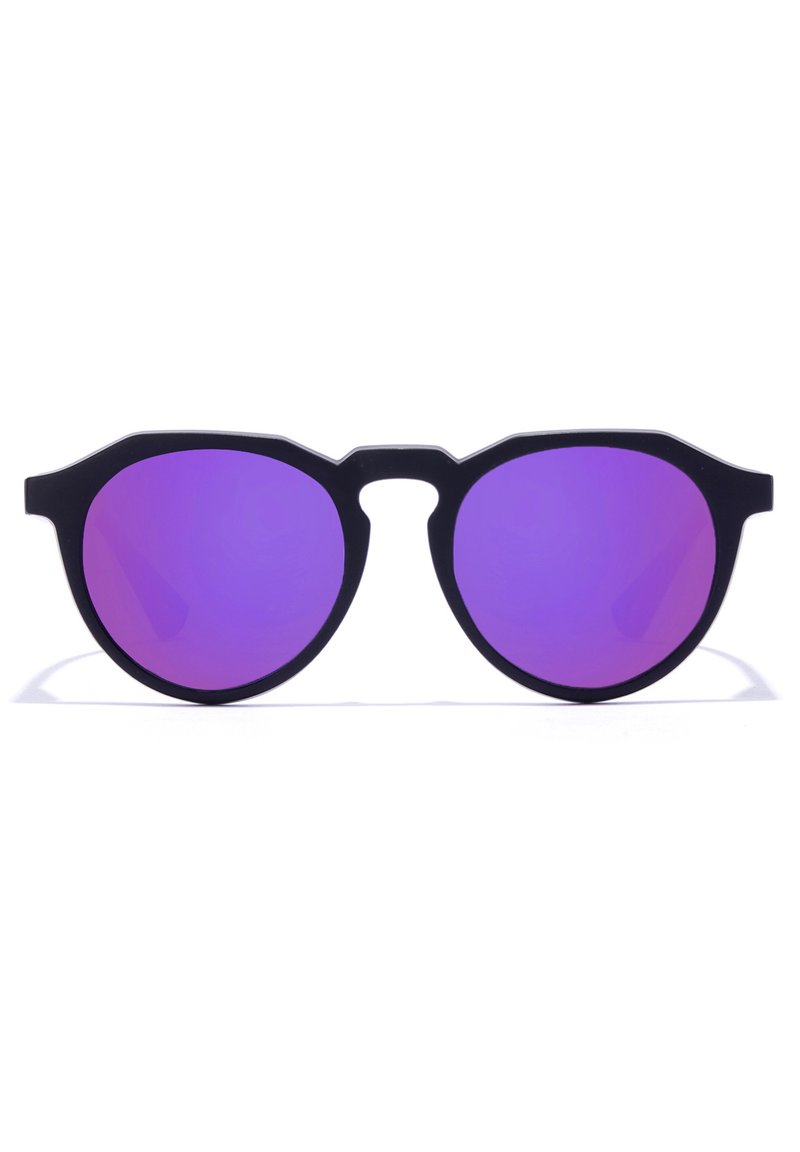 Ochelari de soare negri cu lentile rotunde, de culoare purpurie, având un cadru geometric unic și un design proeminent al sprâncenei.