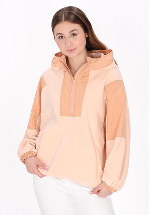 Peachfarvet pullover-jakke med halv-lynlås foran, hætte og elastiske manchetter. Har et ensfarvet design med kontrasterende panelaccent.