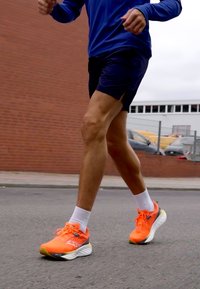 Saucony TRIUMPH 22 - Scarpe da corsa su strada - spice/canary