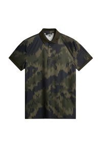 Pikétröja i mörkgrön och svart kamouflage, med klassisk krage, två knappar och subtil branding på ärmen.