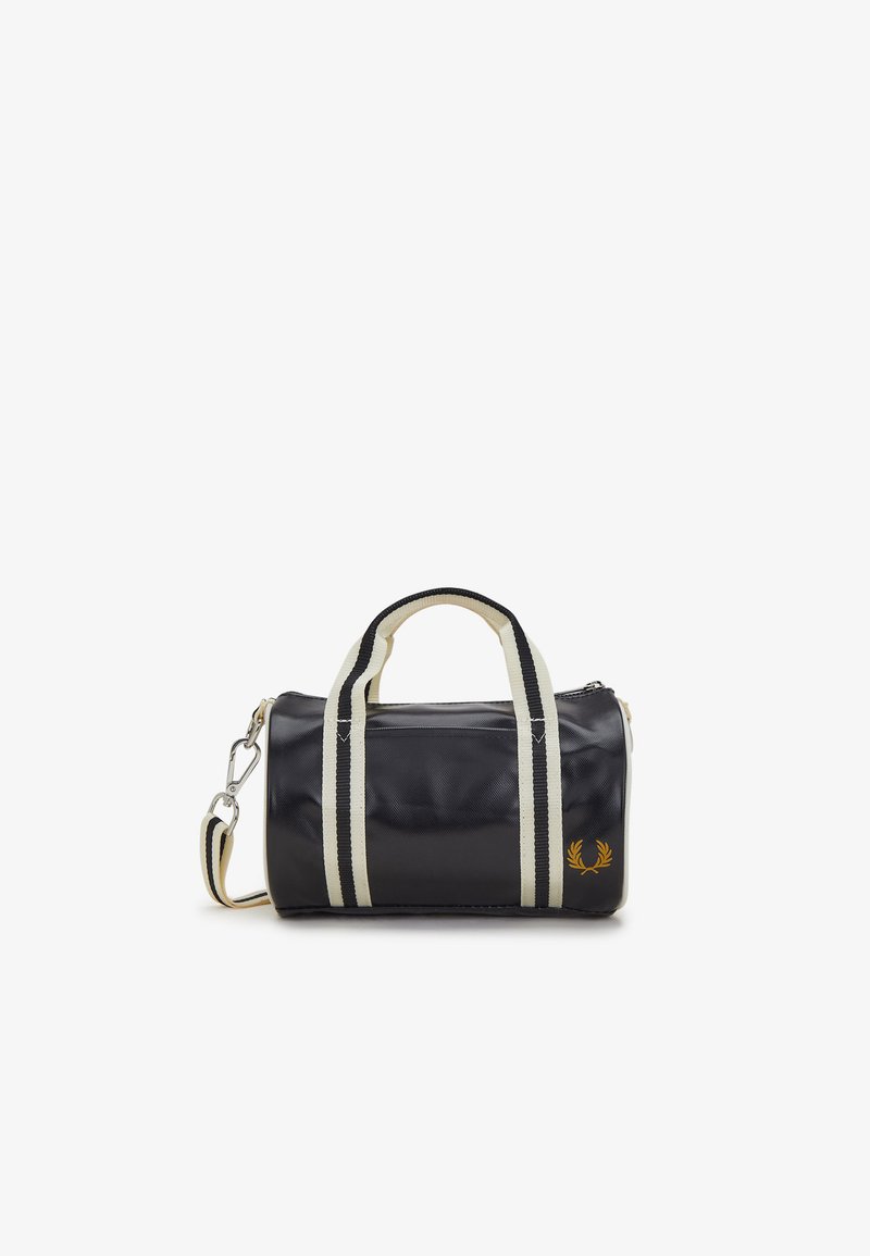 Sac cylindrique noir avec des poignées et une bandoulière rayées crème et noir, avec un petit logo feuille de laurier doré.